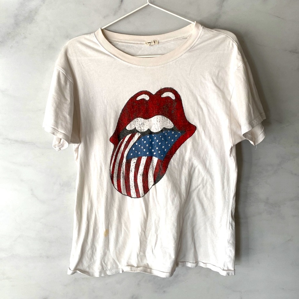graphic Tee :)